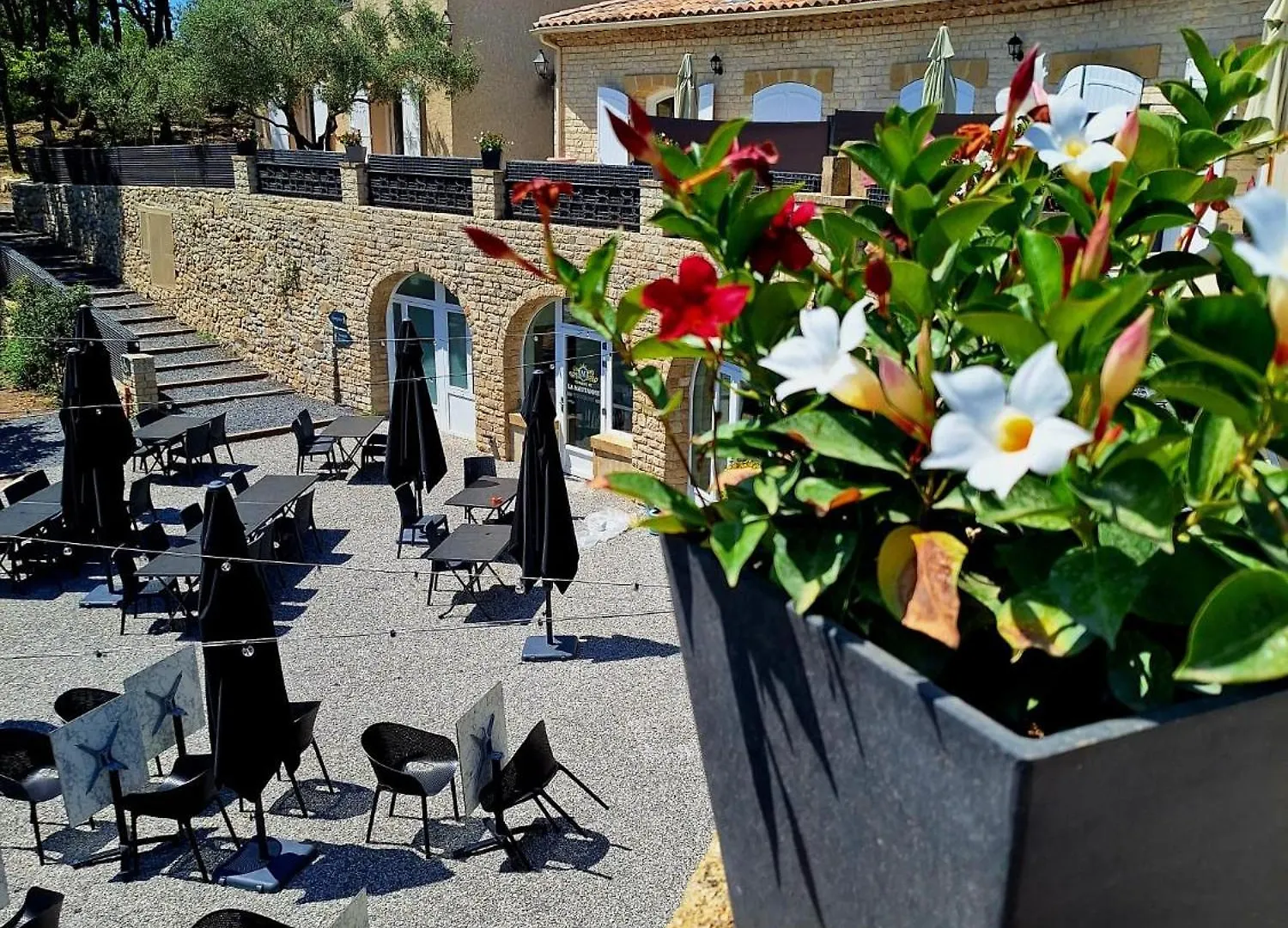 Domaine De La Mautanne Aparthotel Sainte-Tulle