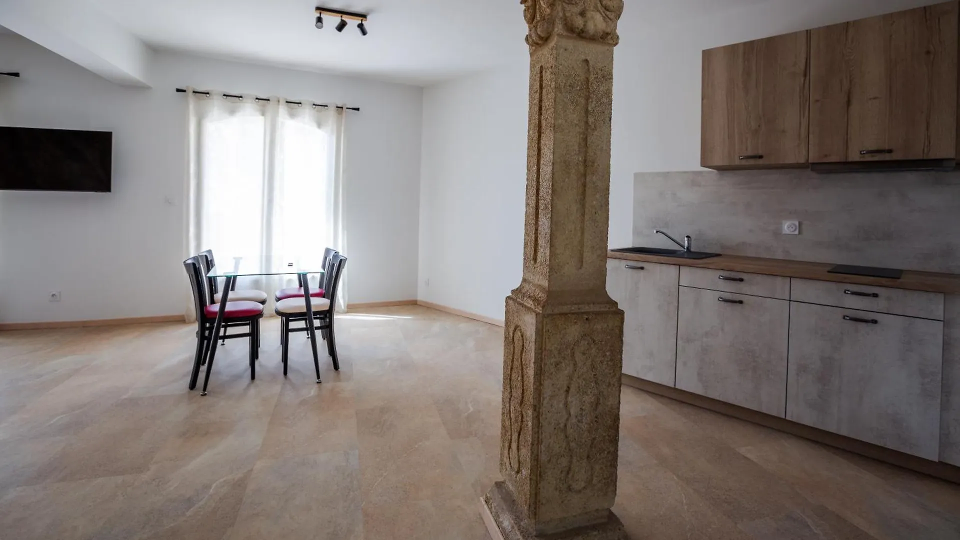 Aparthotel Domaine De La Mautanne Sainte-Tulle 4*,