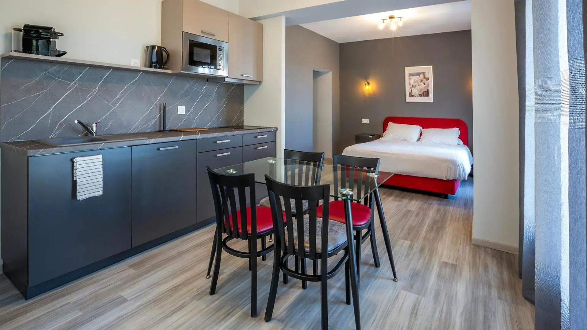Domaine De La Mautanne Aparthotel Sainte-Tulle 4*,