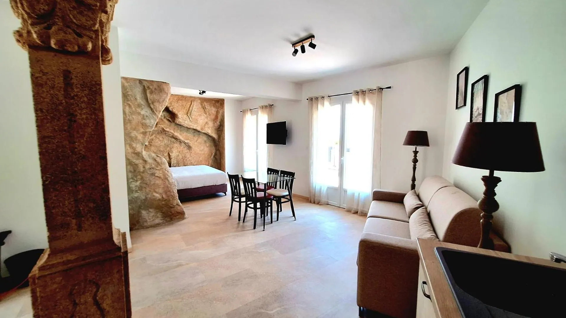 Domaine De La Mautanne Aparthotel Sainte-Tulle 4*,